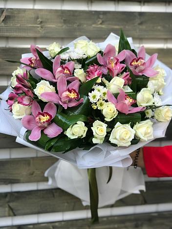 Букет цветов из: Розы и Хризантемы в Стремилово