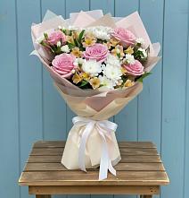 Букет цветов из:  Гвоздики, Орхидеи и Розы в Стремилово