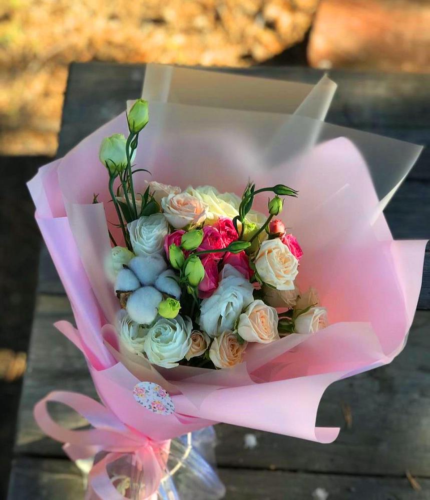 Букет цветов из: Розы и Лизиантусы в Стремилово