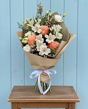 Букет цветов из:  Альстромерии, Лизиантусы, Розы и Хризантемы в Стремилово