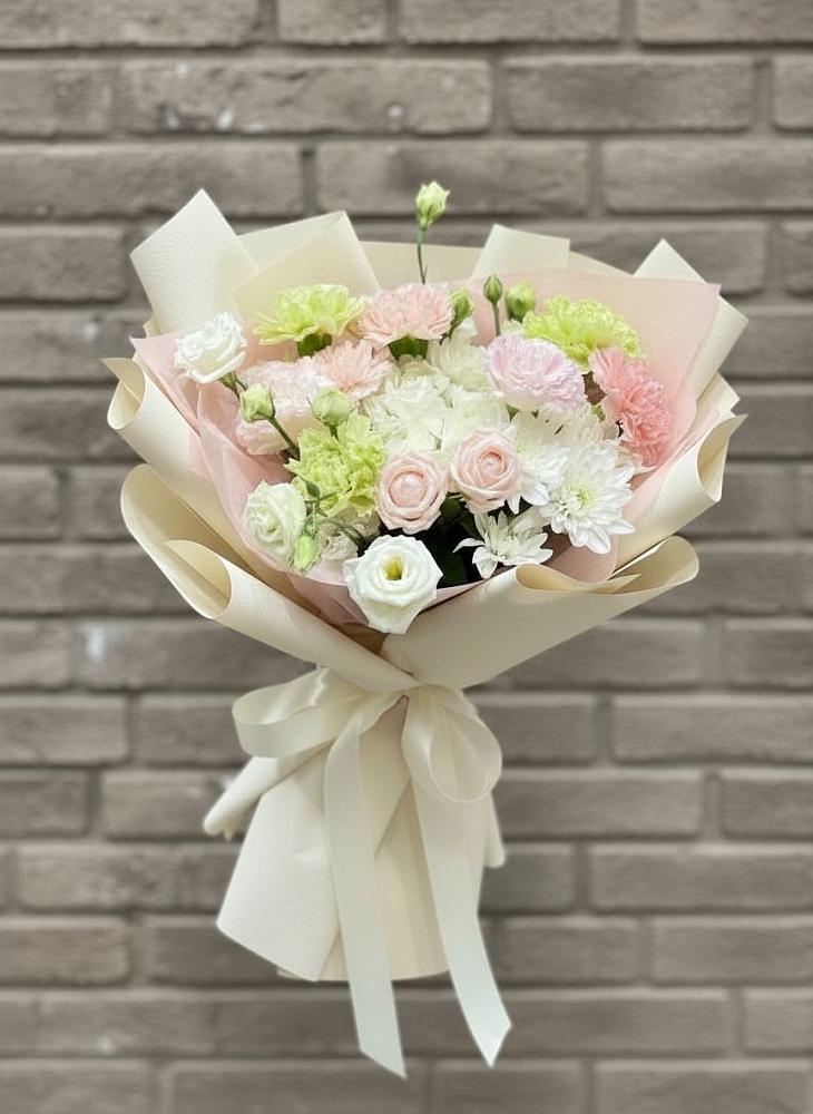 Букет цветов из: Гвоздики, Розы, Лизиантусы и Хризантемы в Стремилово