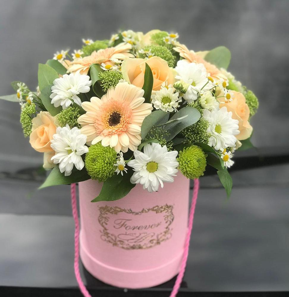 Цветочная композиция из Розы, Герберы и Хризантемы в шляпной коробке в Стремилово