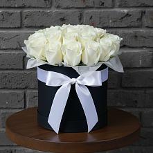 Цветочная композиция из Розы в шляпной коробке в Стремилово