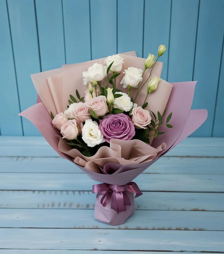 Букет цветов из: Розы и Лизиантусы в Стремилово